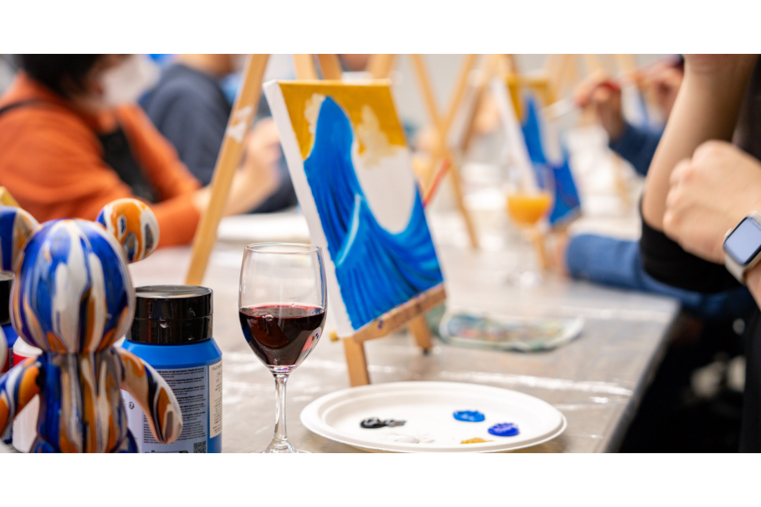 【コラム】なぜ「絵心ゼロ」でも没頭できる？大人の遊び場「ペイントアンドシップ」の秘密